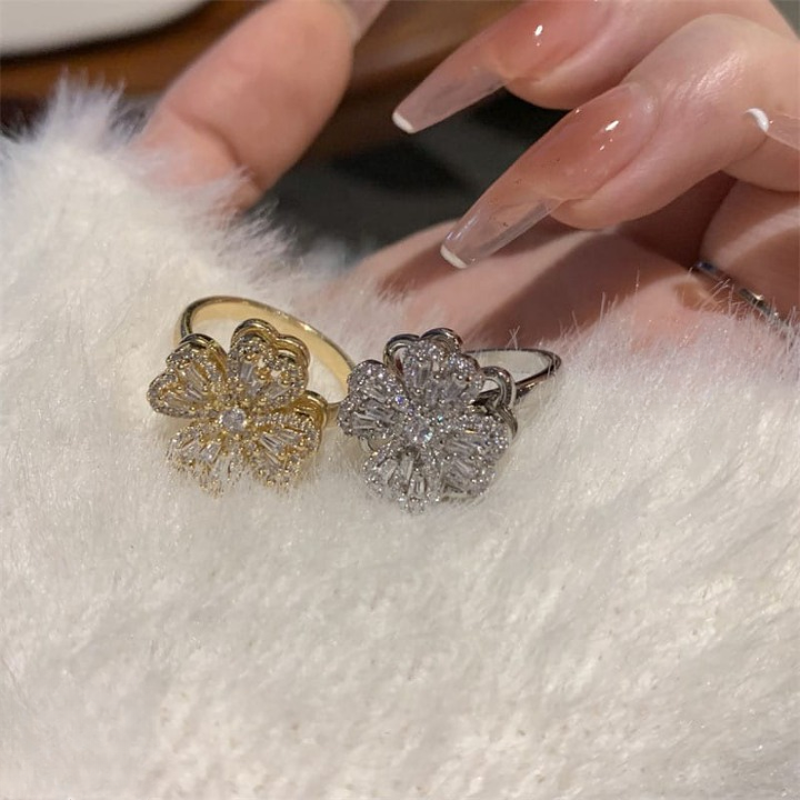 Clover Zircon Rotating Ring